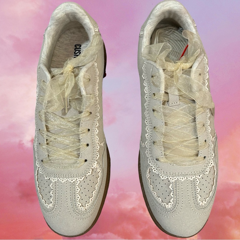 CUSHIONAIRE Belinda Women’s Lace Detail Casual Sneakers Elegant Ribbon New Sz10W